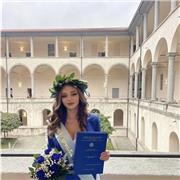 Laureata in lingue offre lezioni di inglese, francese e spagnolo + materie scientifiche e umanistiche